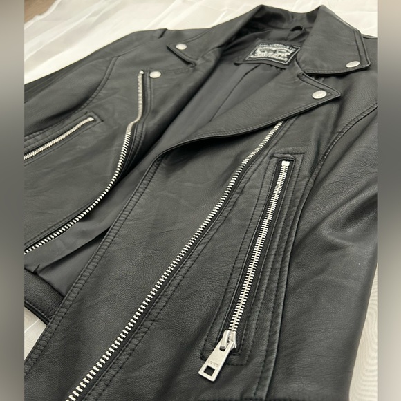 Levi’s Leather Jacket - Picture 2 of 4